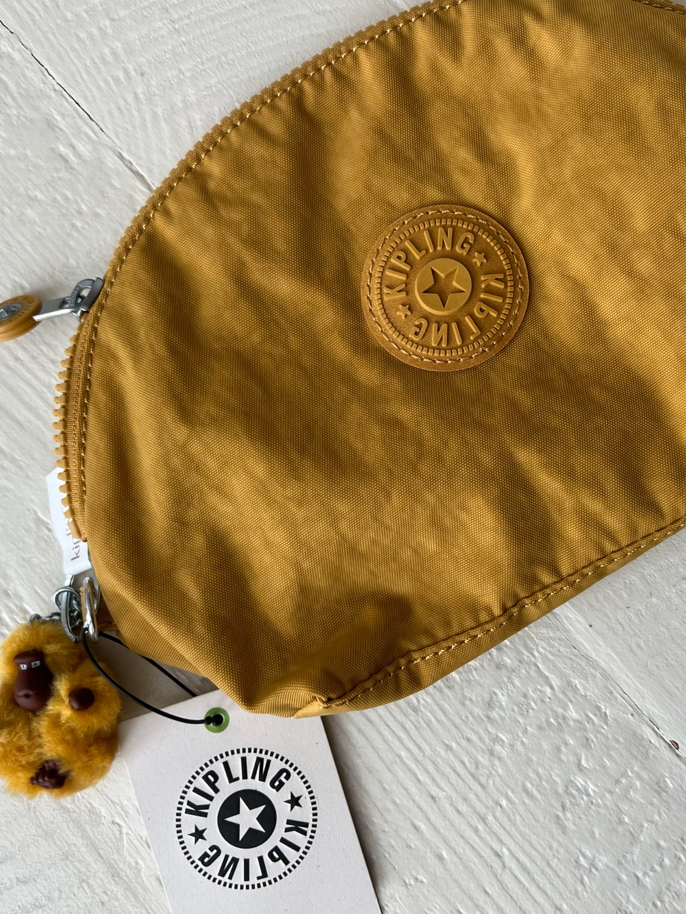 Kipling Mustard Yellow Pouch with Monkey Charm
9X6 Great size.